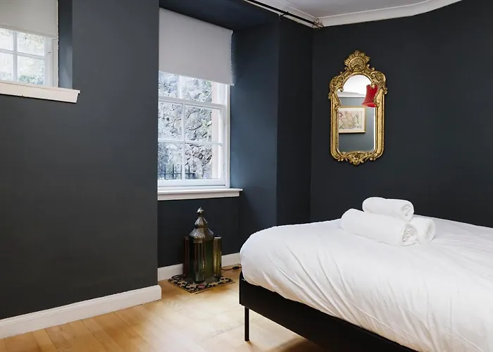 Joivy Charming With Patio Nearby The Castle דירה אדינבורו