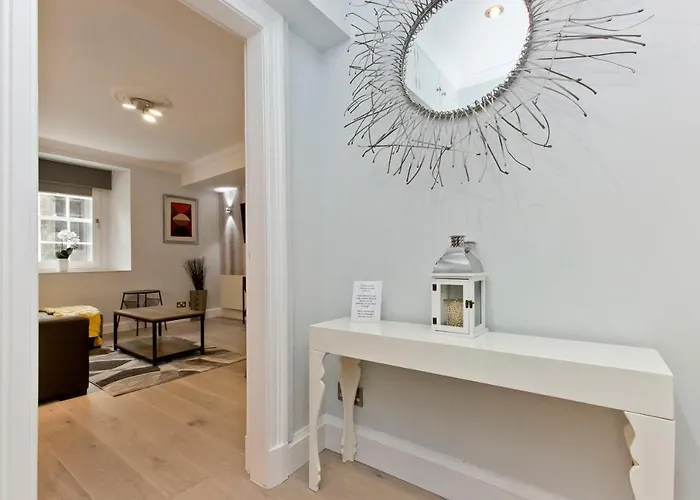 Ultra Modern, West End Village, Refurbished Basement Appt