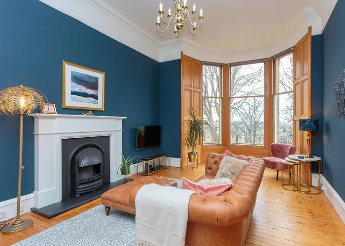 South Learmonth Gardens Apartment