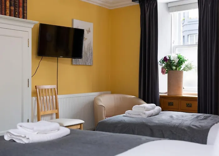 מלון 48 Gilmore Place Residences *