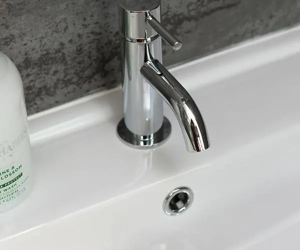 48 Gilmore Place Residences * אדינבורו