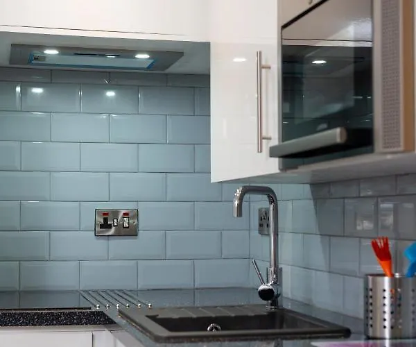 מלון 48 Gilmore Place Residences *