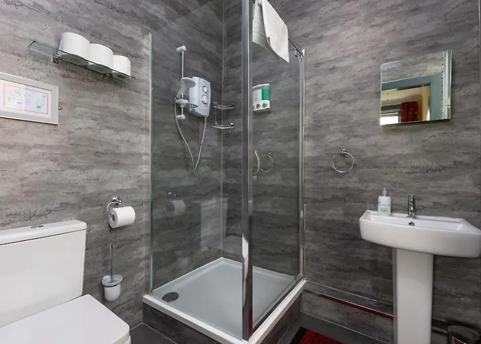 48 Gilmore Place Residences מלון