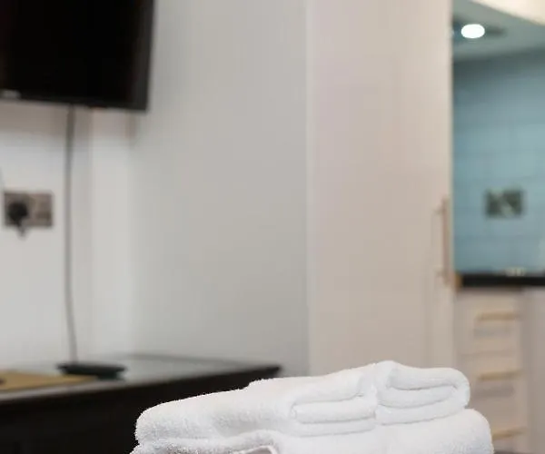 48 Gilmore Place Residences מלון