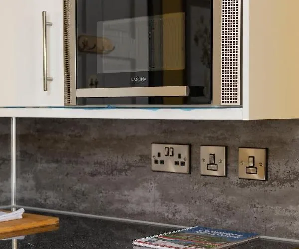 48 Gilmore Place Residences מלון *