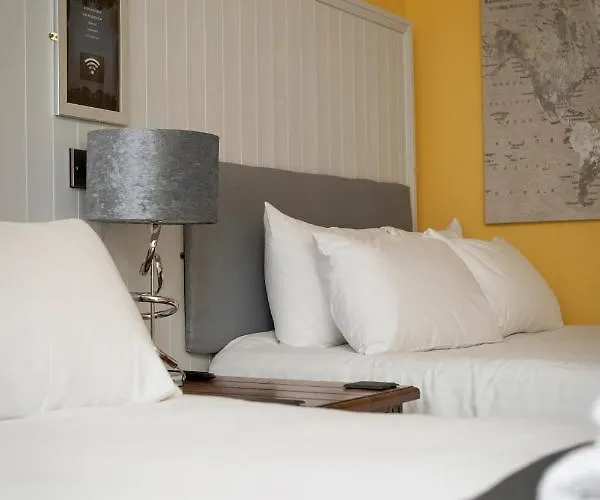 מלון 48 Gilmore Place Residences