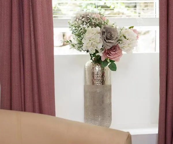 מלון 48 Gilmore Place Residences