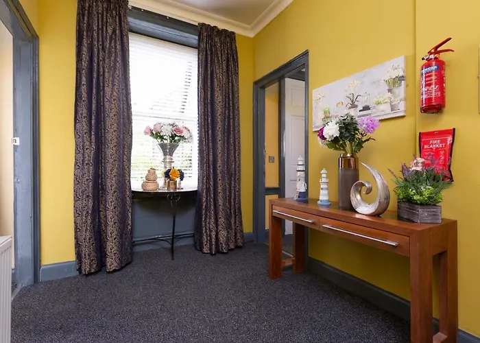 48 Gilmore Place Residences מלון