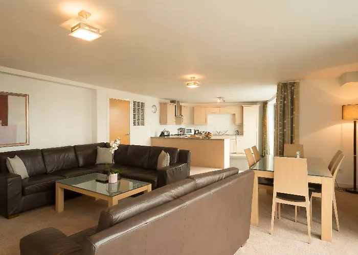 Fountain Court - Eq2 4*