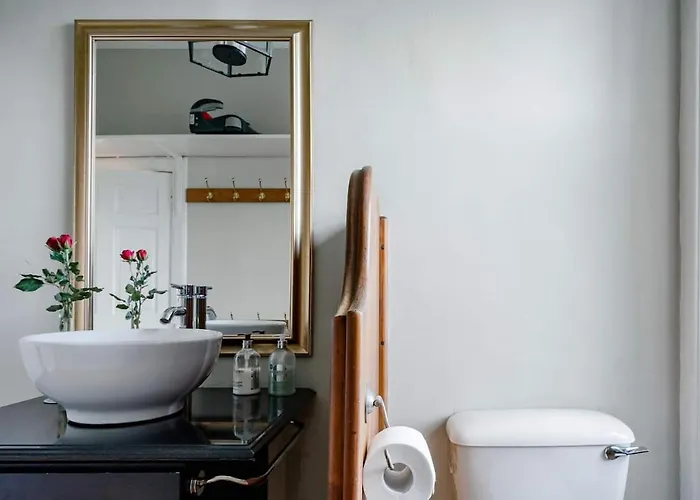 Drylaw House, Grade A Listed Mansion Near Centre Holiday home