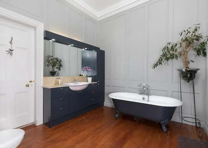 Drylaw House, Grade A Listed Mansion Near Centre Holiday home Edinburgh