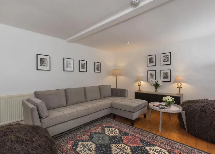 Holiday home Drylaw House, Grade A Listed Mansion Near Centre Edinburgh