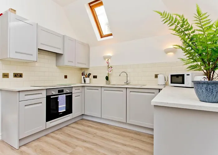 Newly Reno'd 2 Bed With Free Parking Lejlighed *
