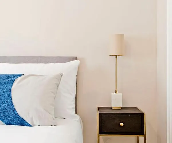 Newly Reno'd 2 Bed With Free Parking Appartement *