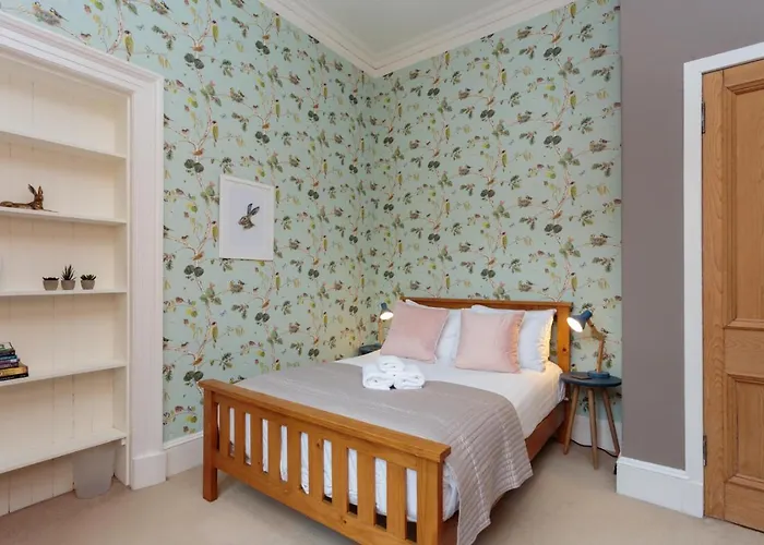 South Learmonth Gardens *