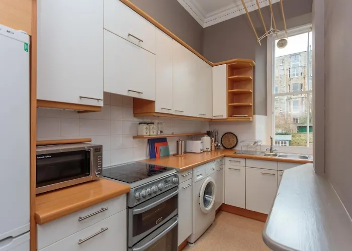 South Learmonth Gardens Apartment *