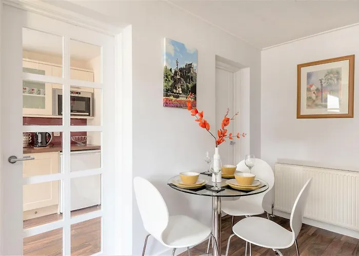 Stunning 1 Bed At Holyrood Palace & Arthurs Seat * Edinburgh