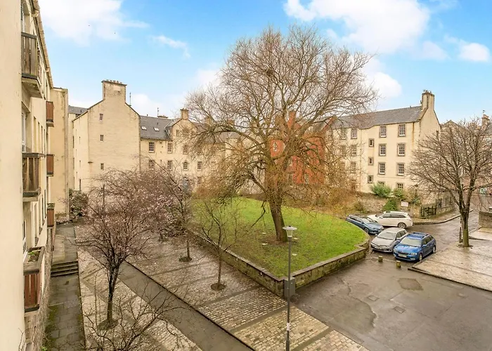 Charming Old Town 2 Bed Apt, 2mins From Royal Mile