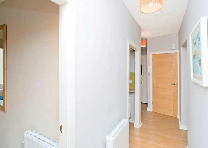 דירה Charming Old Town 2 Bed Apt, 2mins From Royal Mile אדינבורו