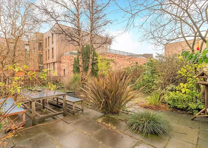 Charming Old Town 2 Bed Apt, 2mins From Royal Mile * אדינבורו