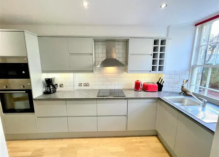 Elite 3 Bed New Town With Private Walled Garden *