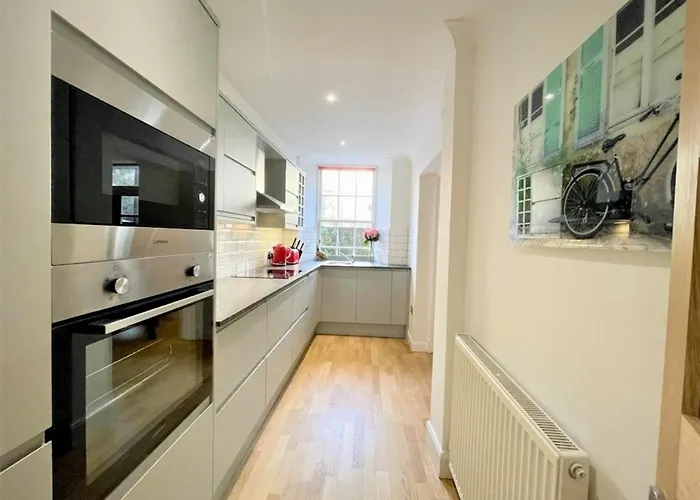Elite 3 Bed New Town With Private Walled Garden Edinburgh