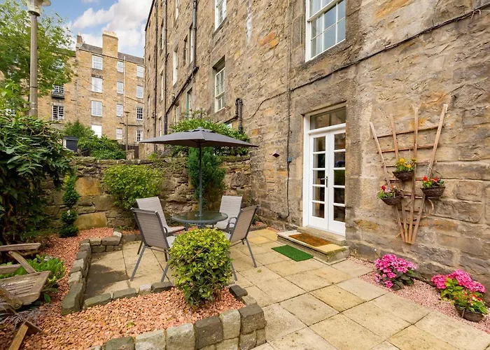 Apartment Elite 3 Bed New Town With Private Walled Garden *