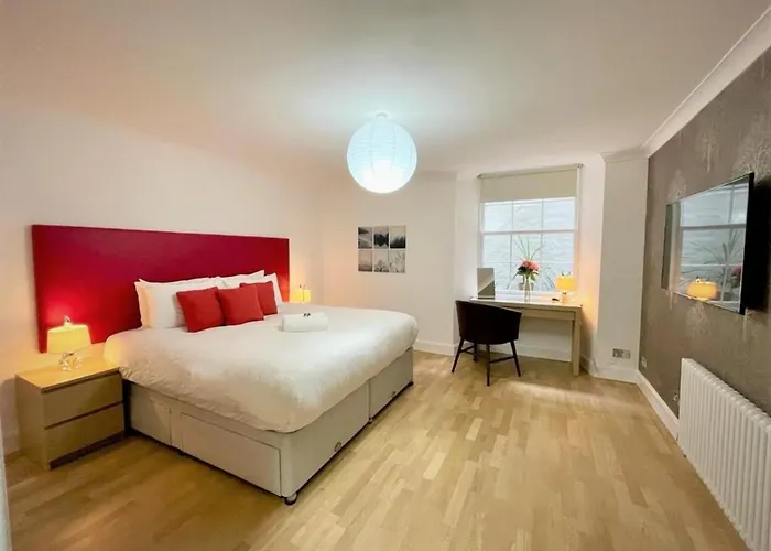 Elite 3 Bed New Town With Private Walled Garden *