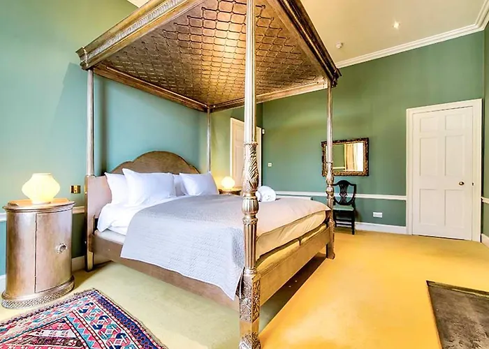 Beautiful Centre Georgian 4 Bed Townhouse With Private Garden בית נופש *