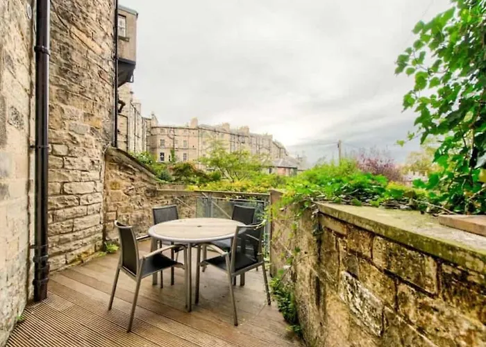 Beautiful Centre Georgian 4 Bed Townhouse With Private Garden * אדינבורו