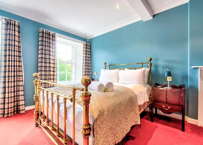 Beautiful Centre Georgian 4 Bed Townhouse With Private Garden בית נופש