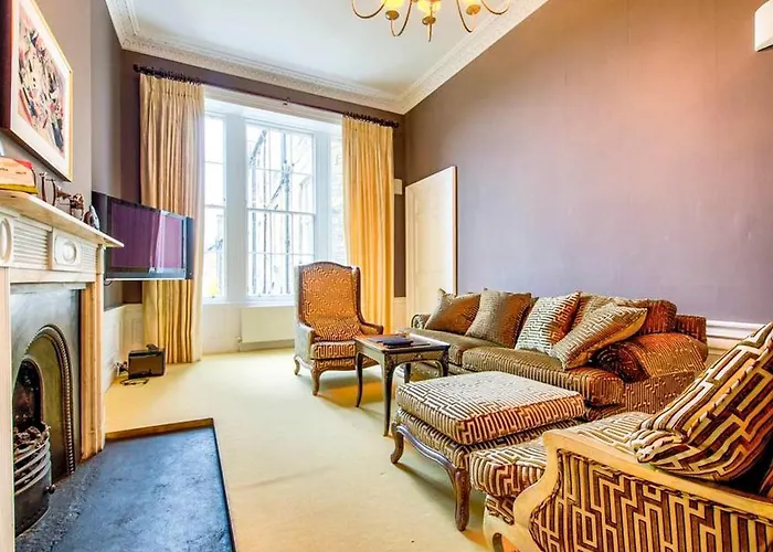 Beautiful Centre Georgian 4 Bed Townhouse With Private Garden * אדינבורו