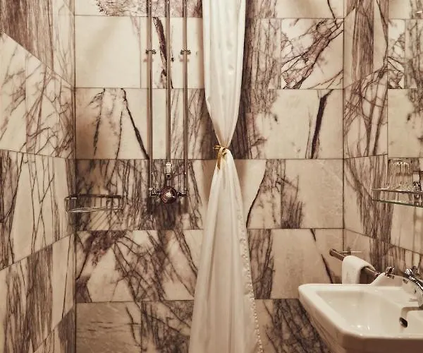 House Of Gods Royal Mile Hotel Edinburgh