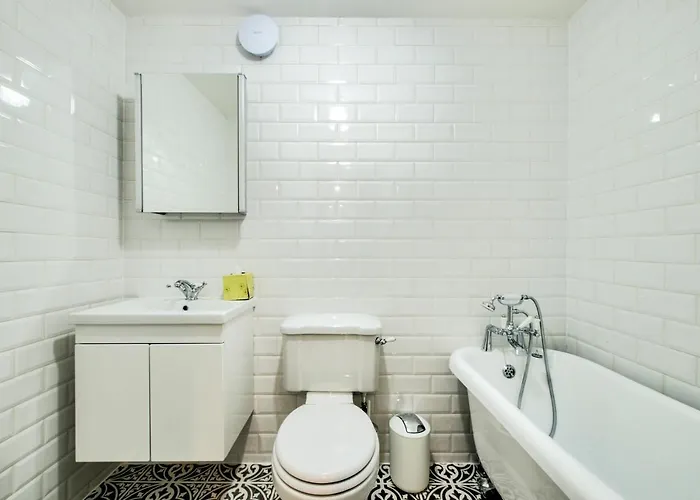 Famous House, 1 Minute From Castle Apartment