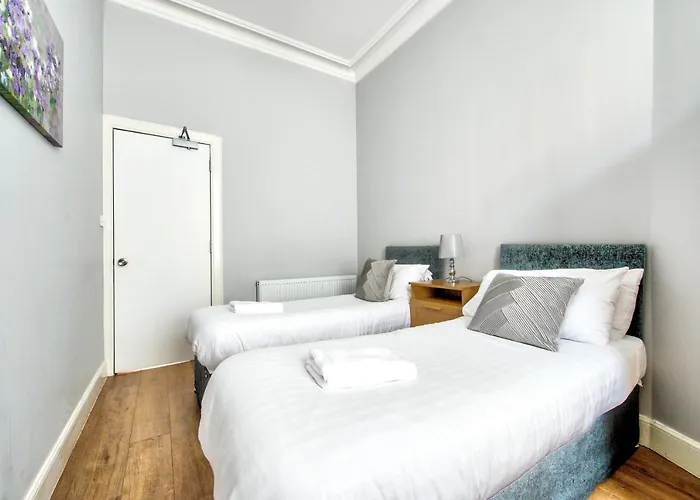 Modern Sleeps 6 شقة إدنبرة