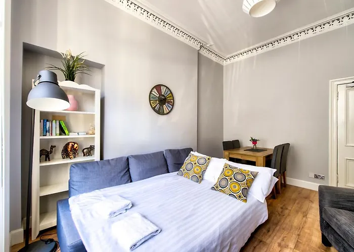 Modern Sleeps 6 * إدنبرة