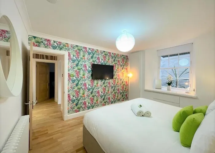 Elite 3 Bed New Town With Private Walled Garden * Edinburgh
