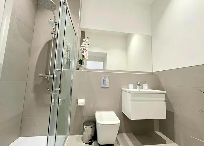 Chic, Newly Reno'd 1 Bed Open Plan, Nr The Meadows *