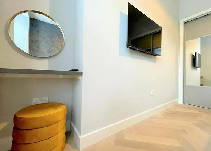 Trendy And Newly Reno'd 1 Bed Nr The Meadows