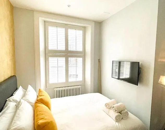 Gorgeous 2br & Bolt-hole Lejlighed *