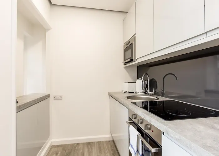 Refurbished Studio Next To The Royal Mile * 爱丁堡