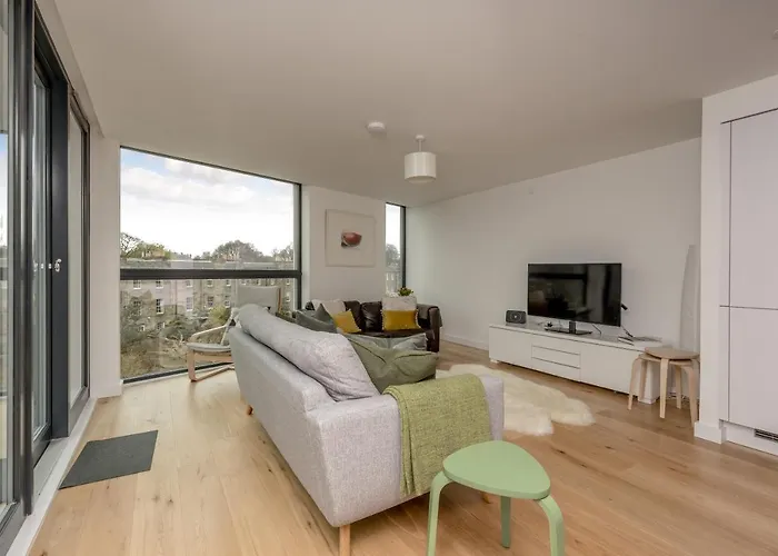 Designer Urban Apartment With City Terrace