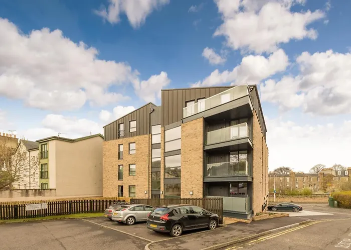 Designer Urban Apartment With City Terrace *