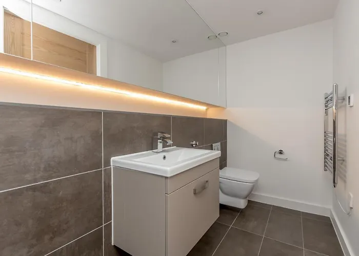 Designer Urban Apartment With City Terrace * Edinburgh