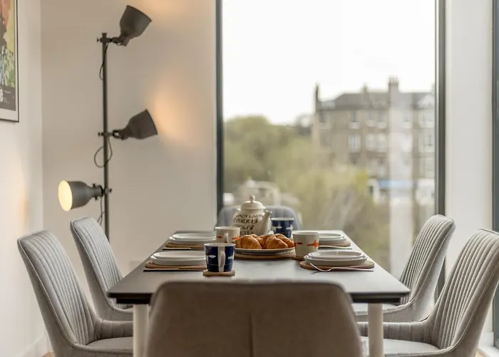 Designer Urban Apartment With City Terrace Apartment