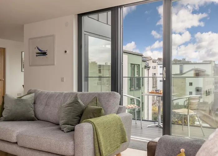 Designer Urban Apartment With City Terrace * Edinburgh