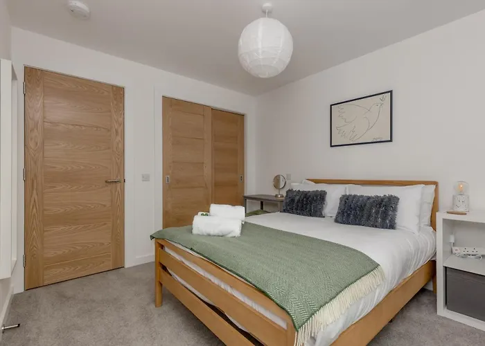 Designer Urban Apartment With City Terrace *