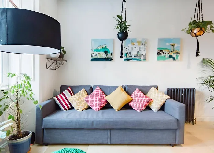 The Plywood Flat, Modern Style In A Traditional Tenement אדינבורו