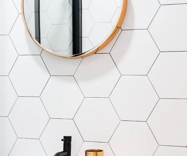 The Plywood Flat, Modern Style In A Traditional Tenement אדינבורו