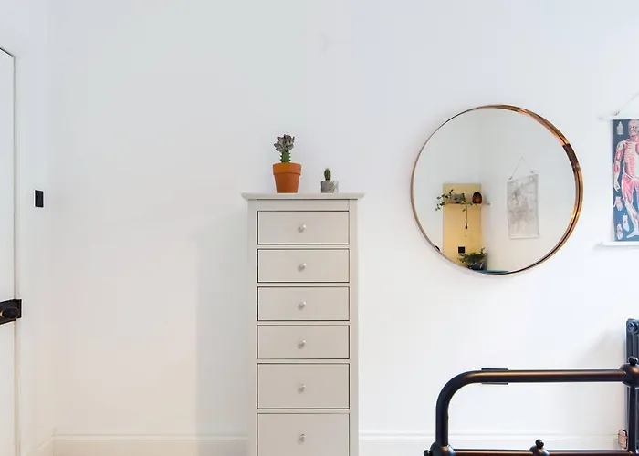 The Plywood Flat, Modern Style In A Traditional Tenement אדינבורו